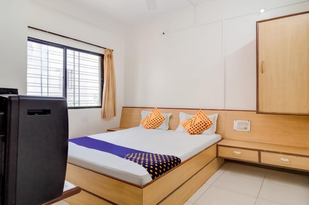 Deluxe AC Room