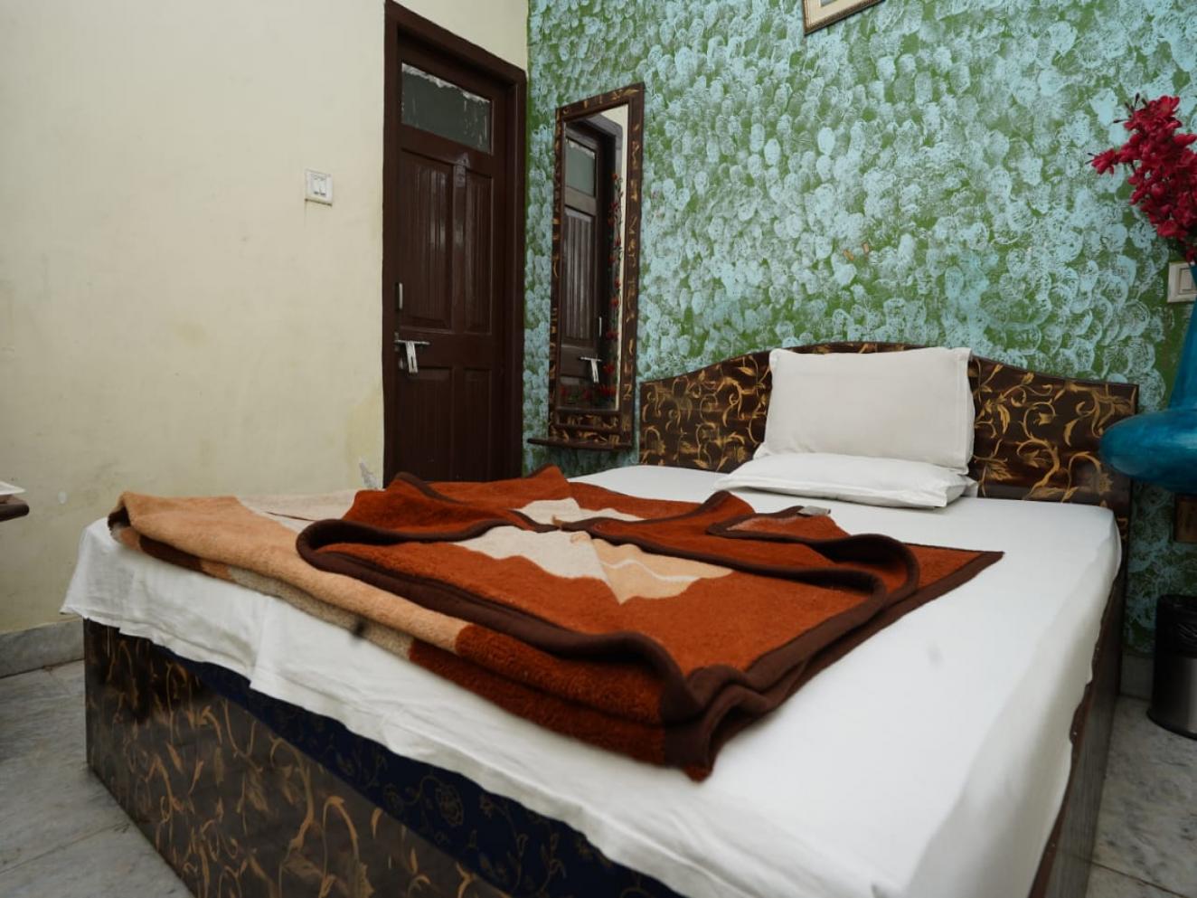 Double Bed AC