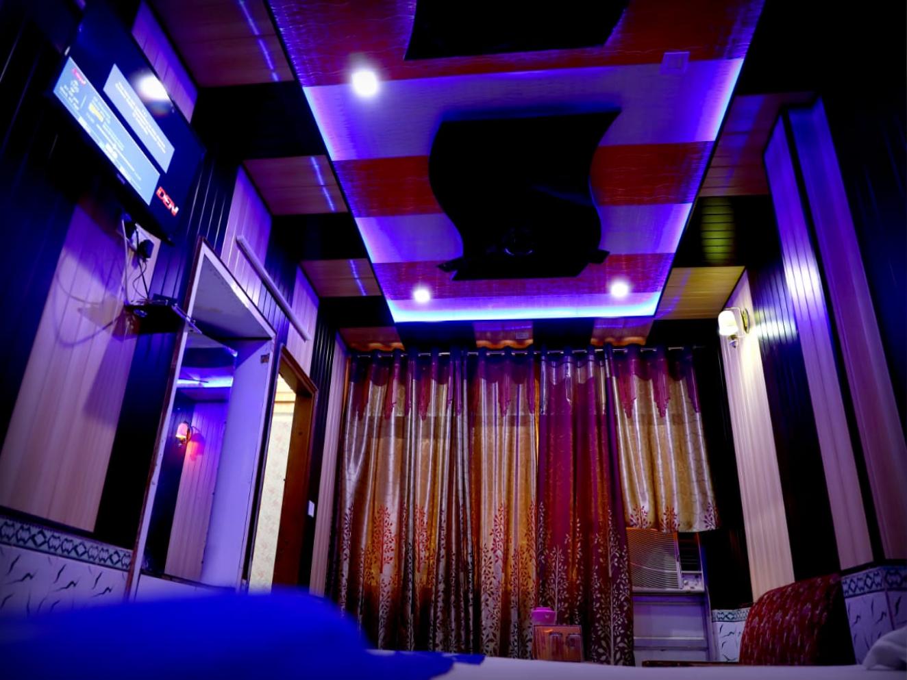 Double bed Non Ac 