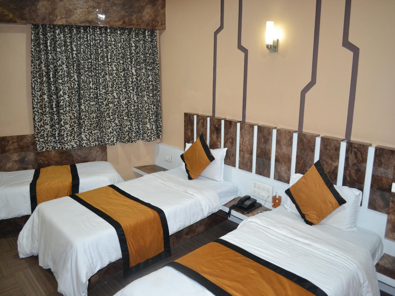 DECENT A/C ROOM  DOUBLE OCCUPANCY