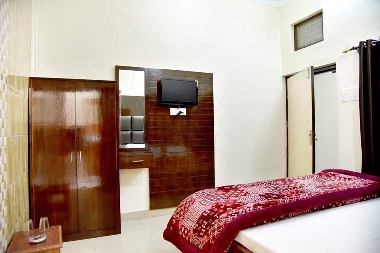 DELUXE ROOM 