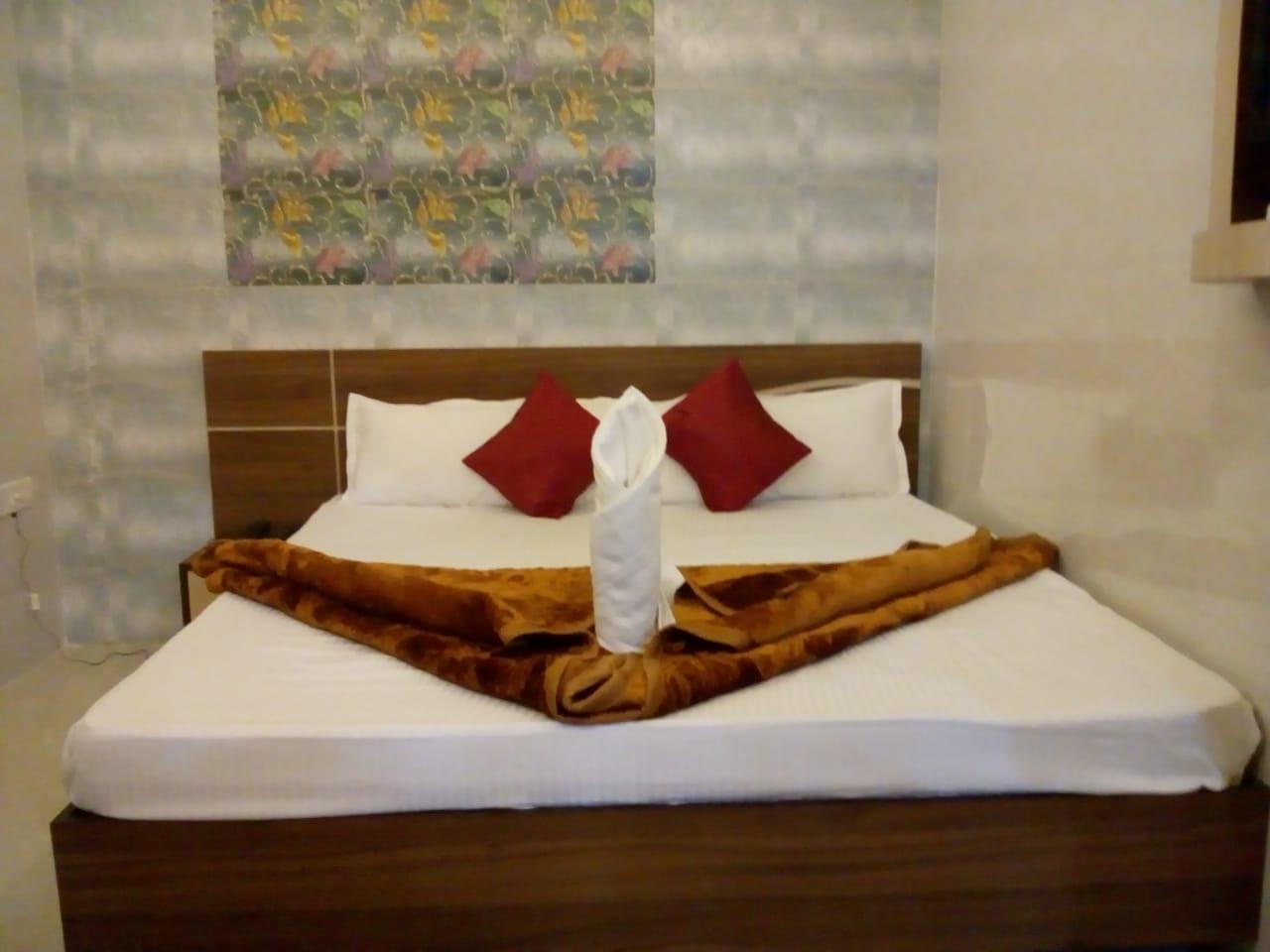  Deluxe Stair Side Room