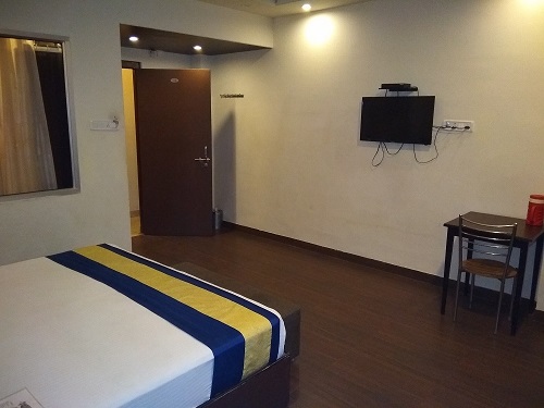 SUPER DELUXE AC DOUBLE BED 