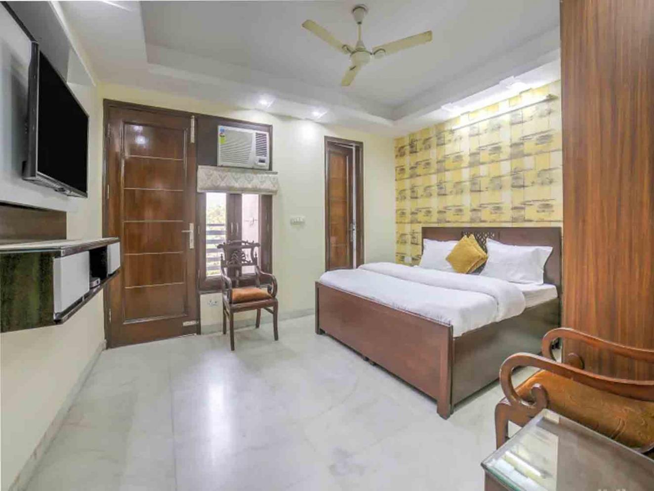 Three Rooms upto Six persons can accomodate