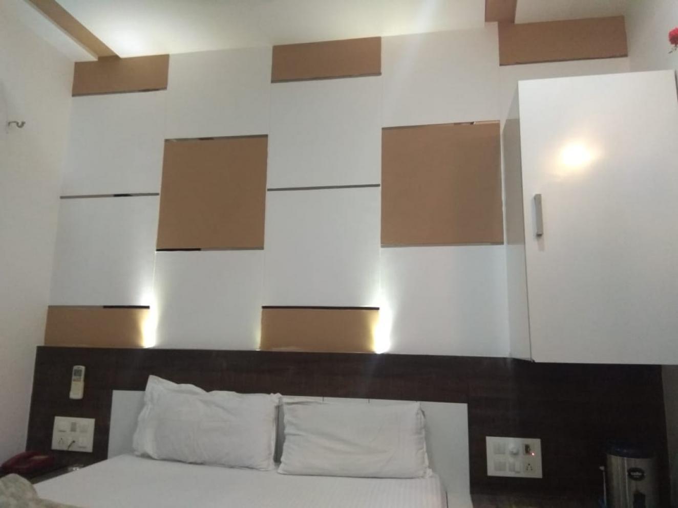 DECENT NON AC ROOM DOUBLE OCCUPANCY