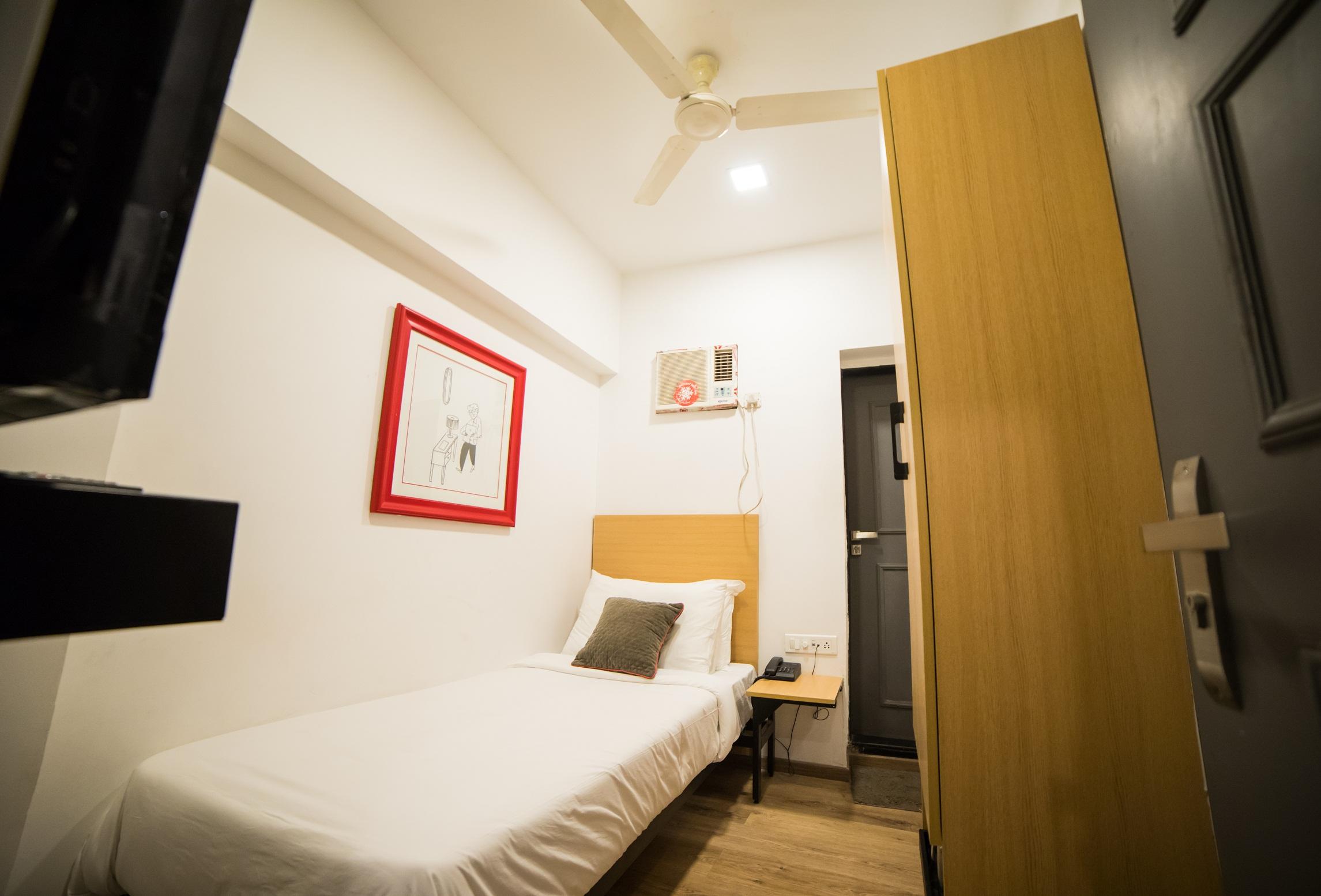 SINGLE SAVER ROOM