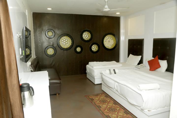Deluxe Triple Bed Room CP