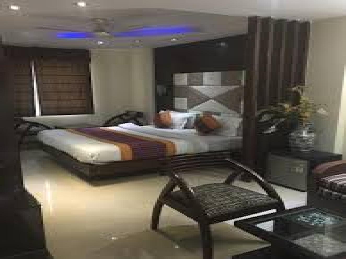  Suite Room