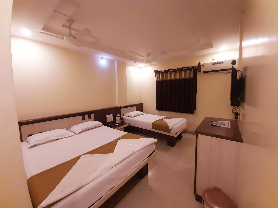 Deluxe Triple Bed AC