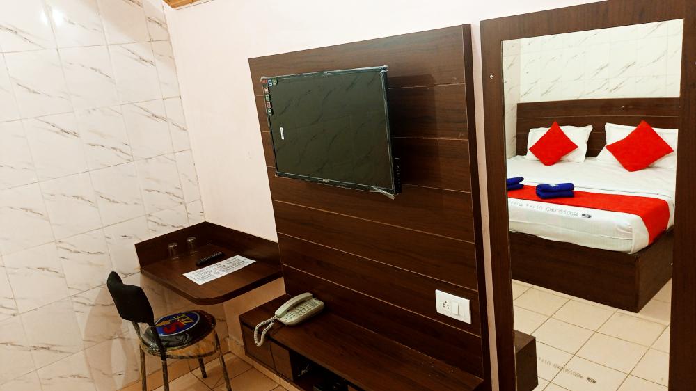 Oga Hotel Om Palace 