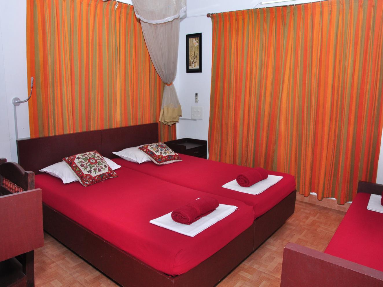 Triple bed room