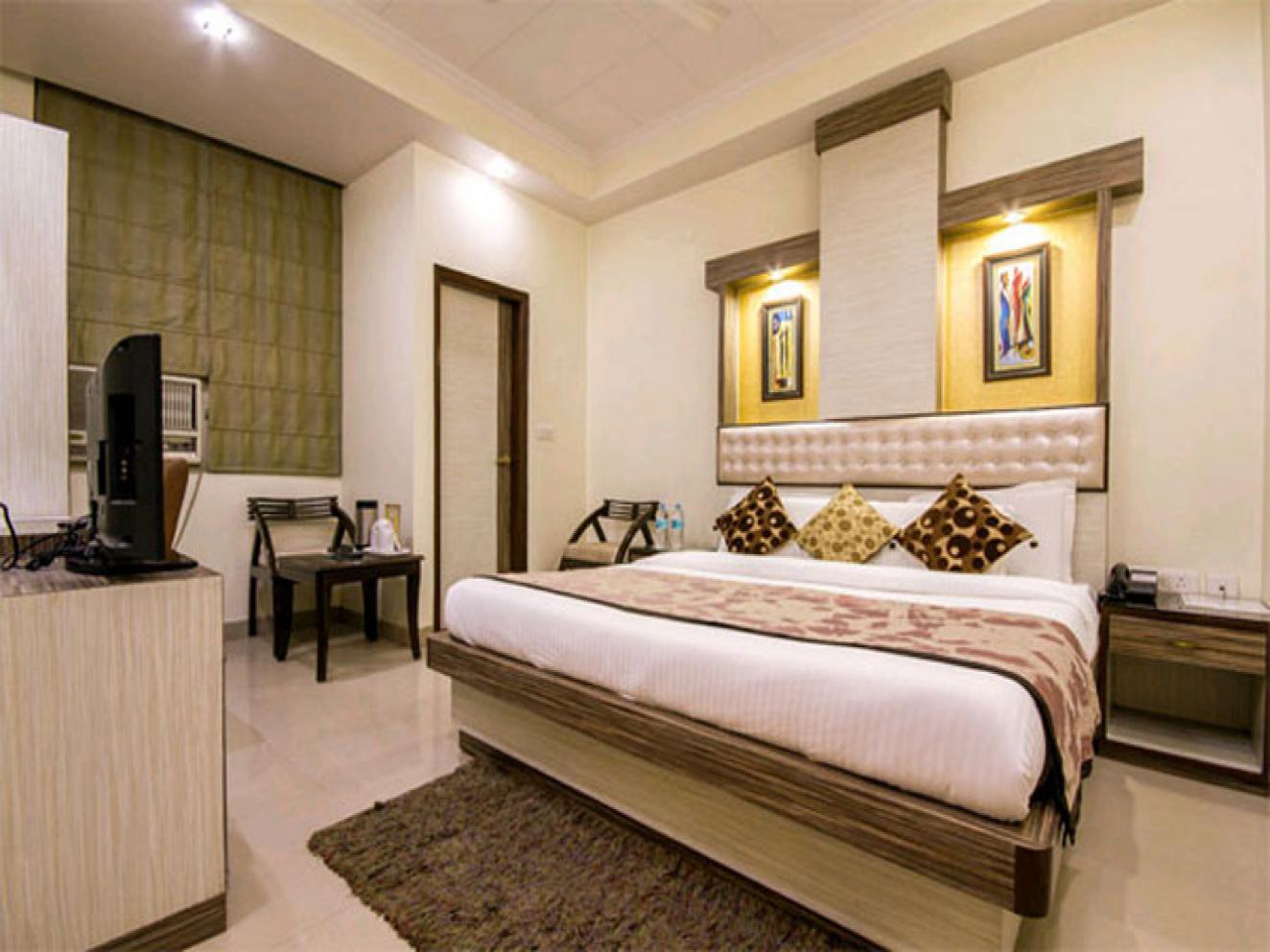 TRIPLE BEDED ROOM 