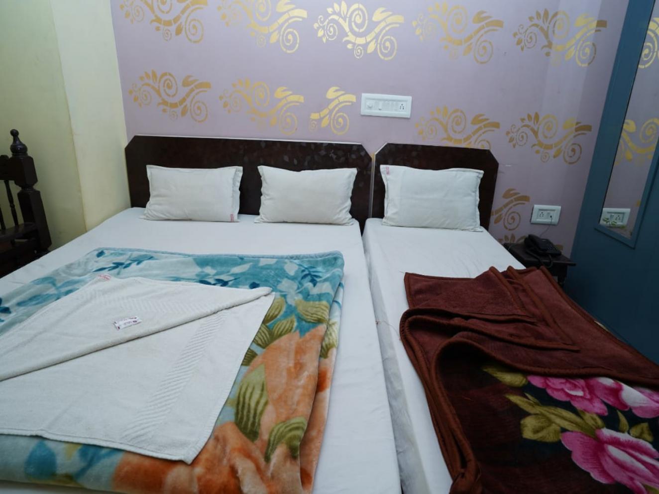 triple bed non ac