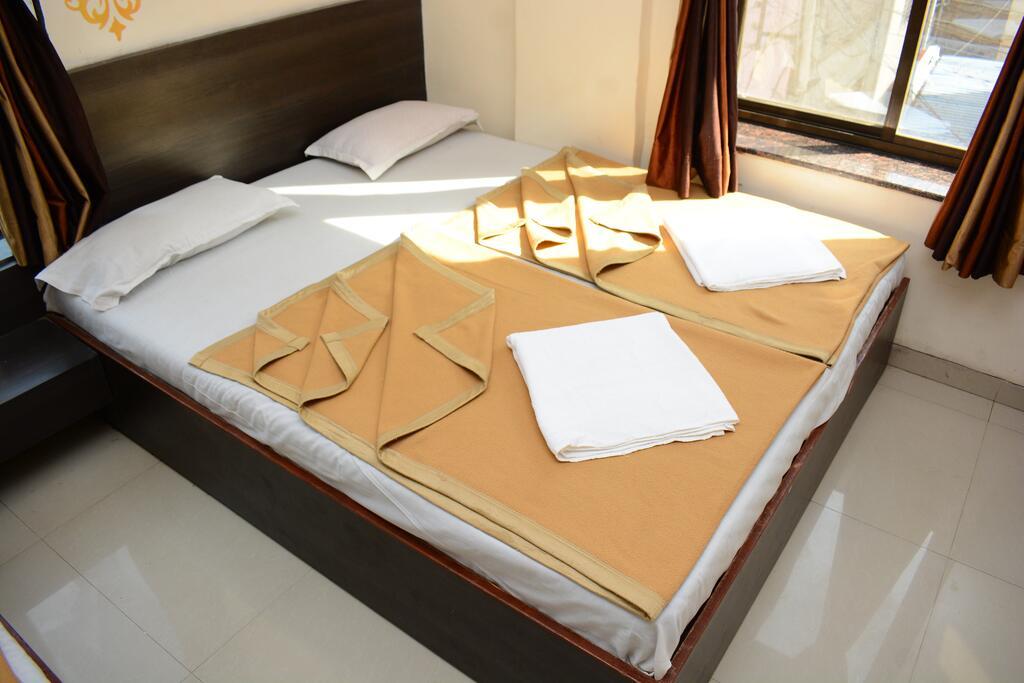 Double bed non ac