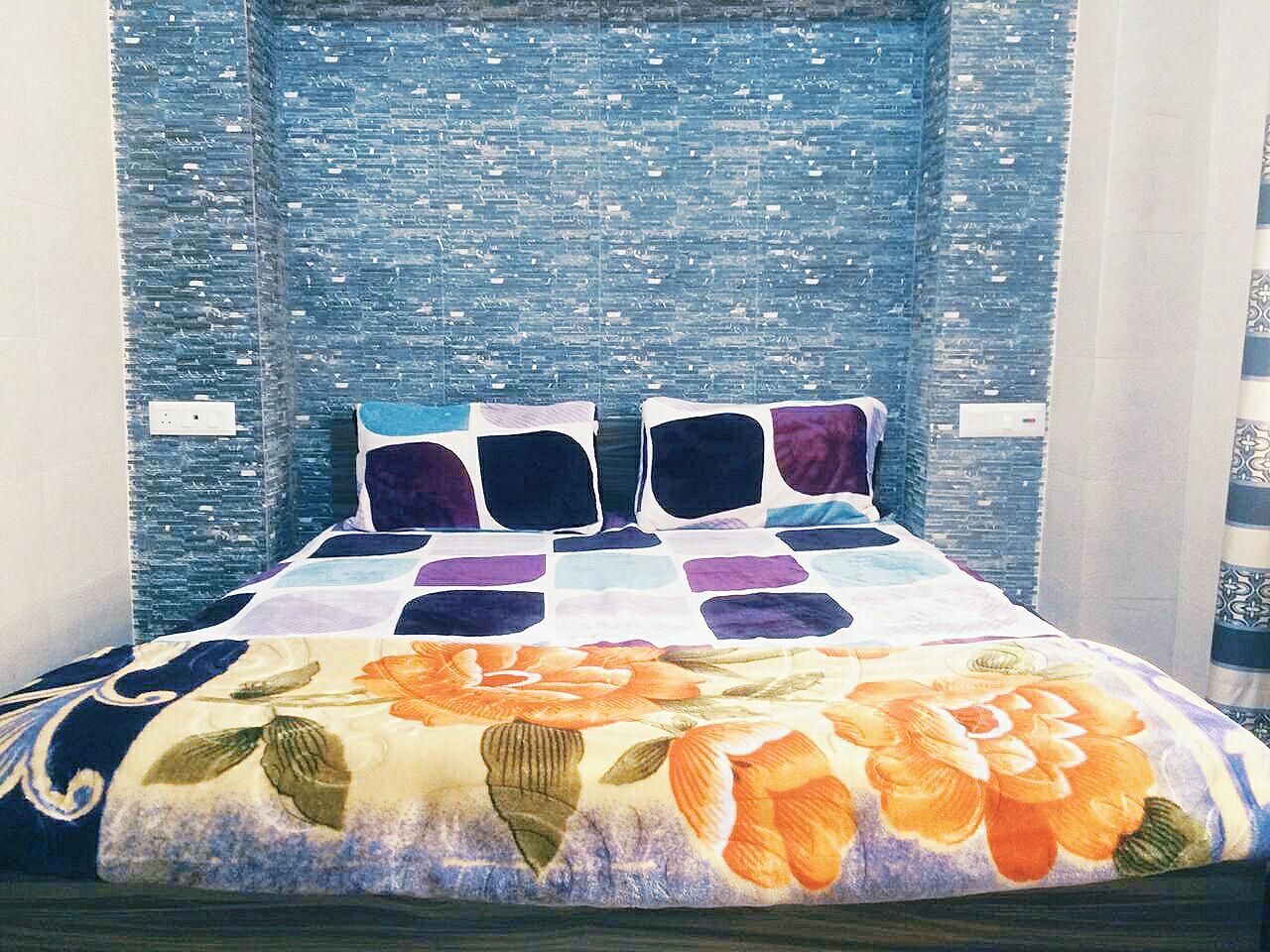 DOUBLE BED ROOM 