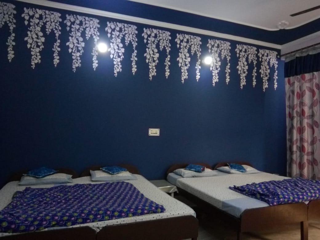 Deluxe executive furnished room