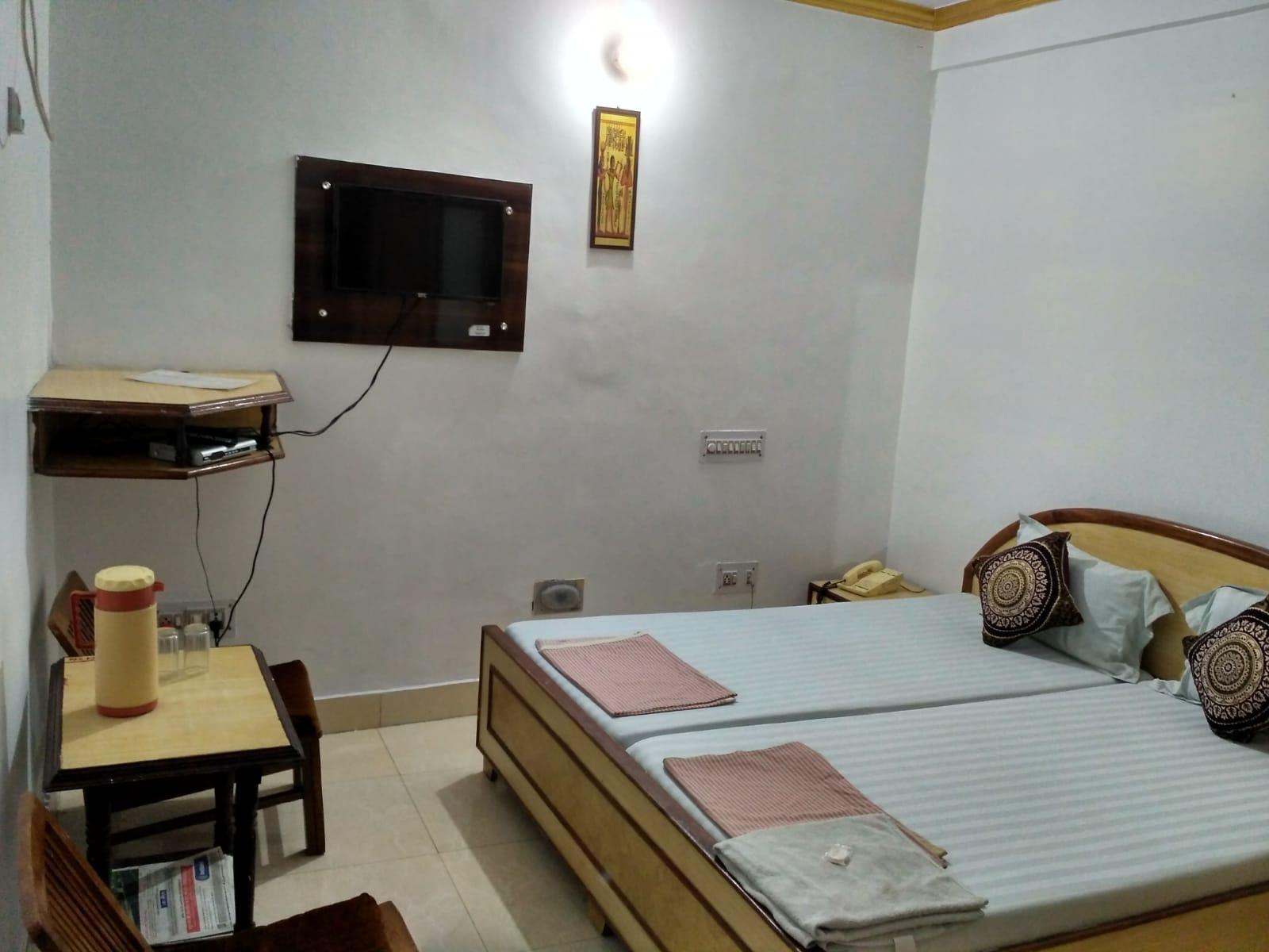 Standard non a.c fan room