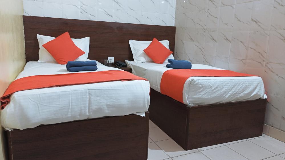 Twin Bed Room