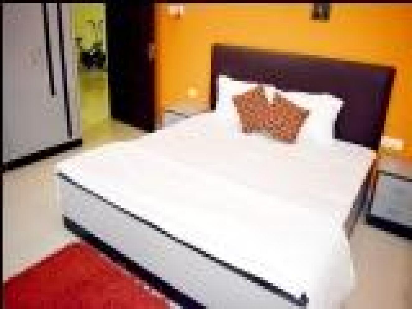 Luxury & Spacious Private floor with three rooms
