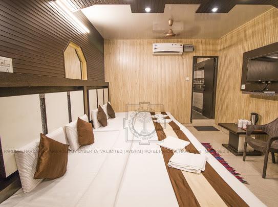 Deluxe family room 