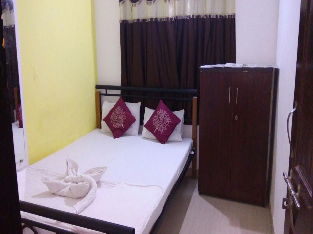 SMALL AC Room Washroom Not attached
