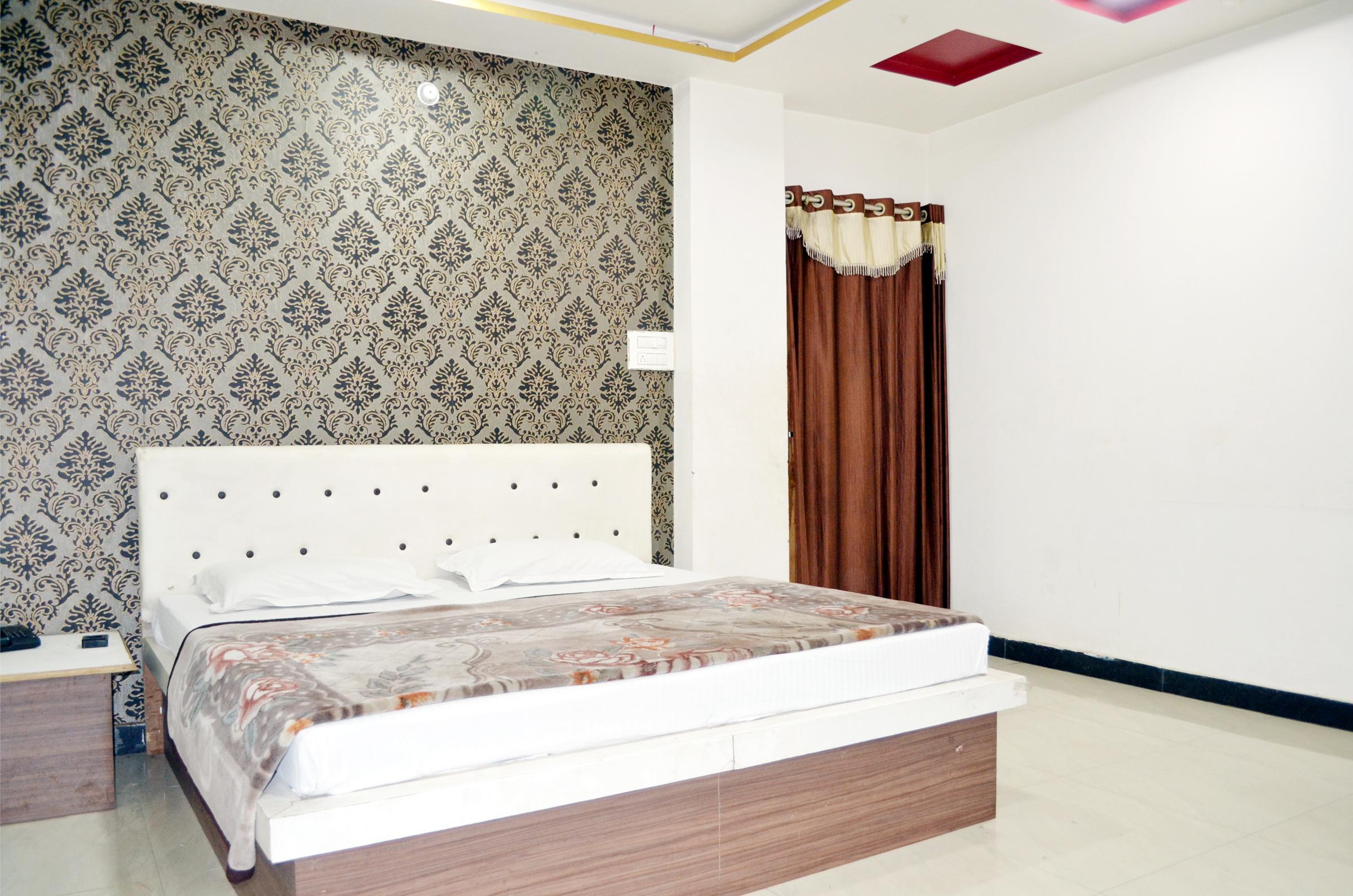 Deluxe A/C Room